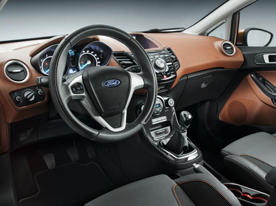  Ford Fiesta 3-Door 2013 года  (EU) (фото 2 из 11)